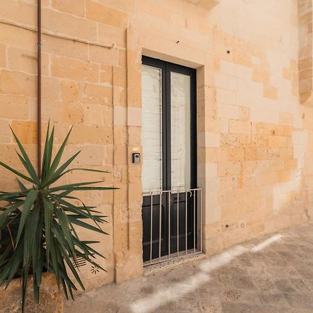 Donna Cristina Historic Apartment Лечче Экстерьер фото