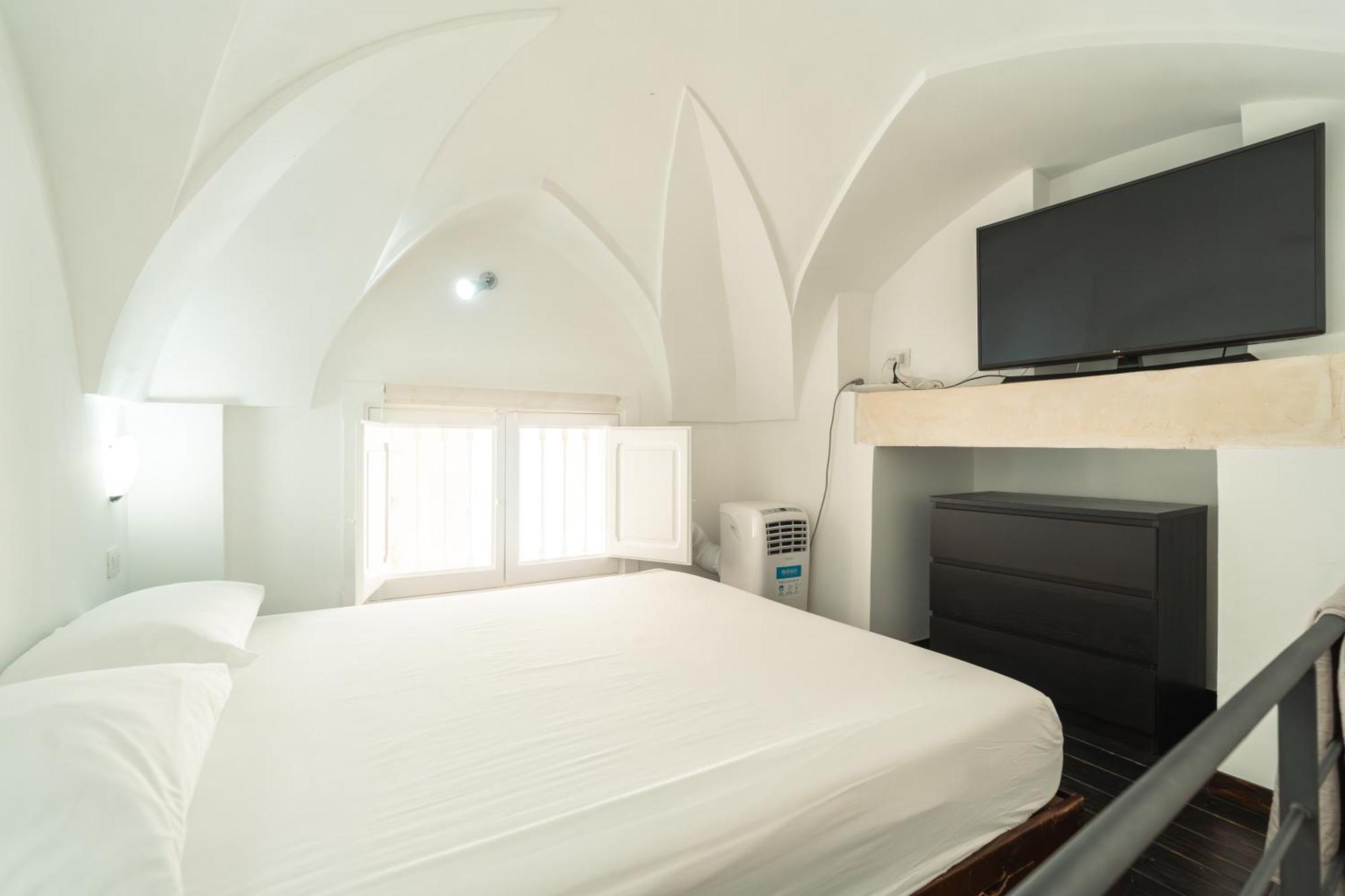 Donna Cristina Historic Apartment Лечче Экстерьер фото